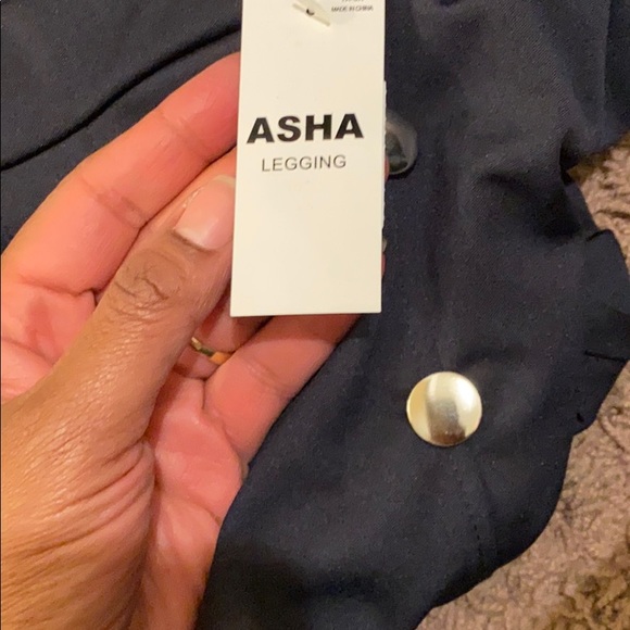 Leggings - High Waist Double Breasted Leggings - Picture 6 of 6